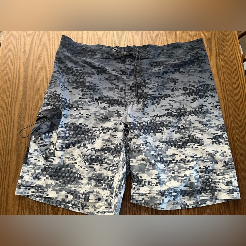 Columbia PFG Gray Camo Men's Board Shorts size 42